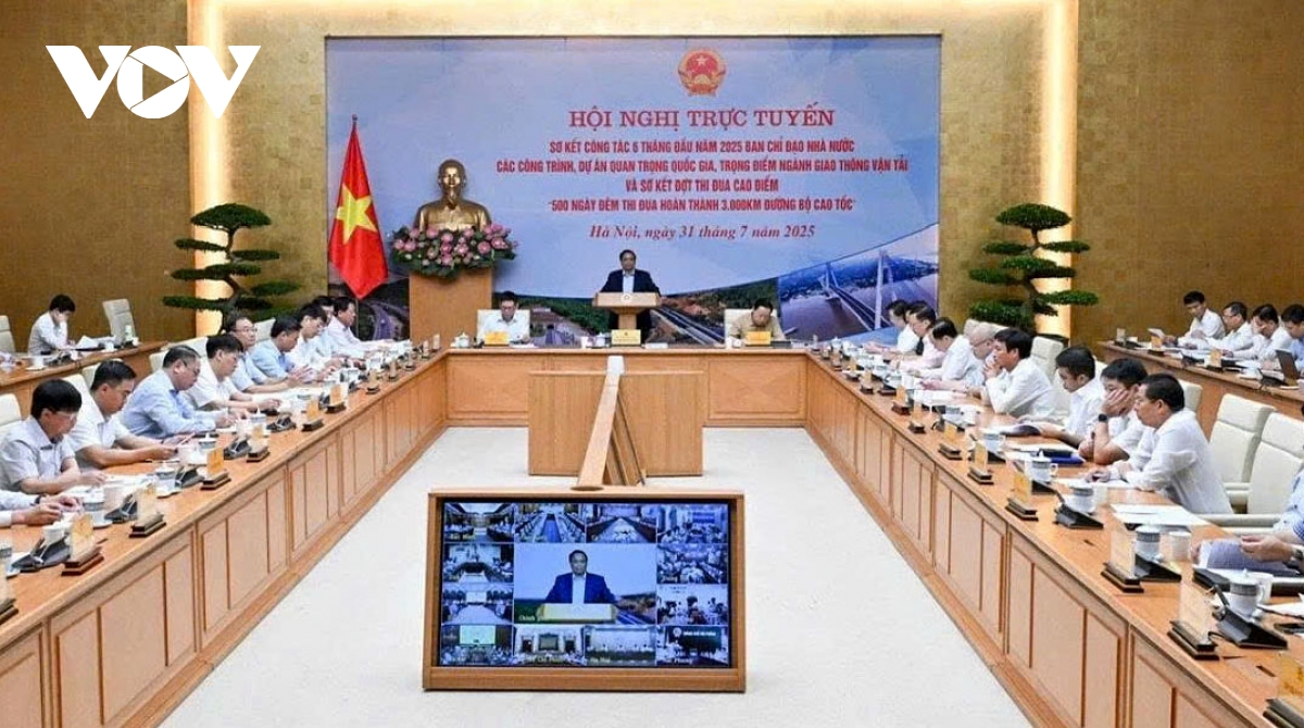 PM urges completion of 3,000 km of expressways by the end of 2025